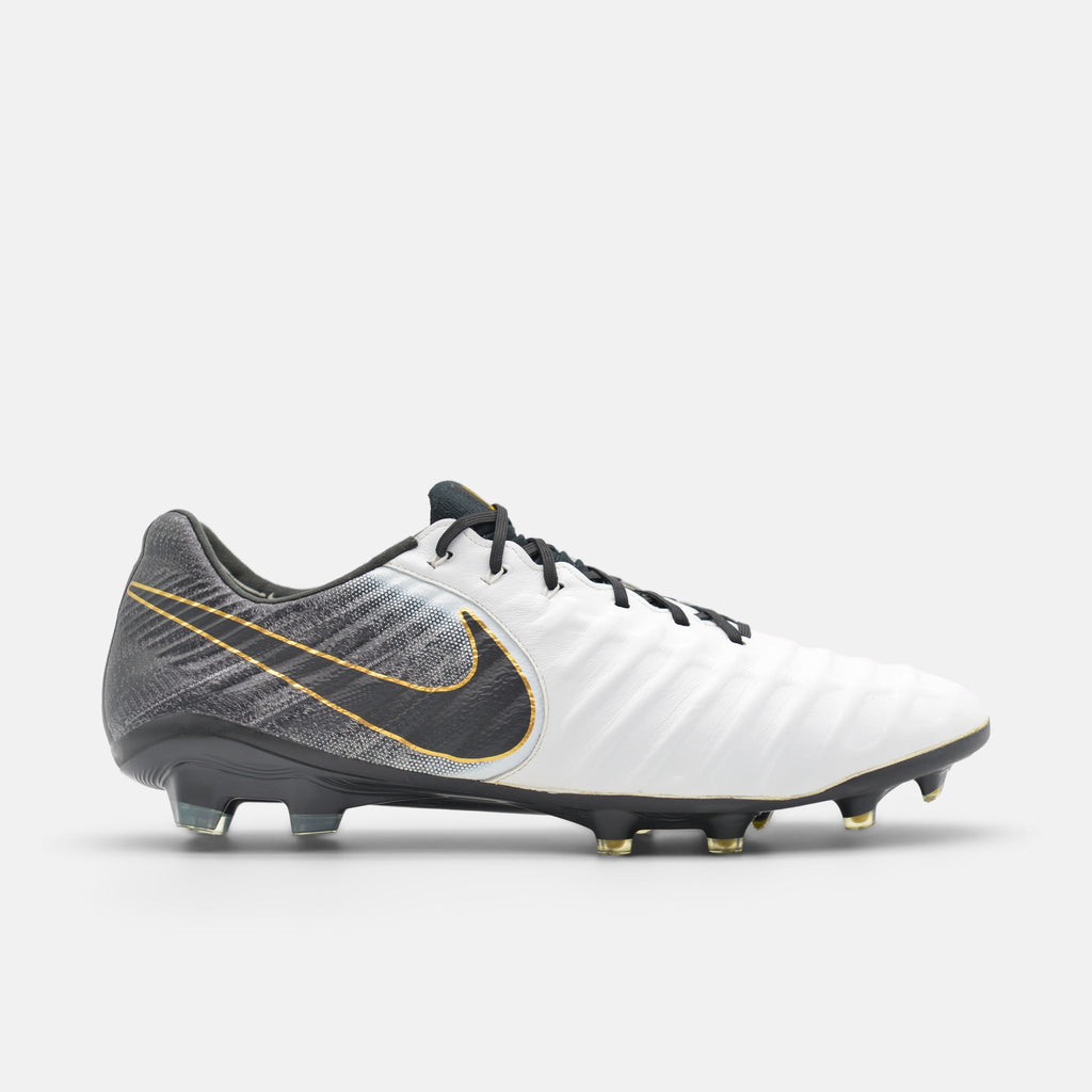 Nike Tiempo Legend VII Elite FG White / Black / Gold football boots — photo 1